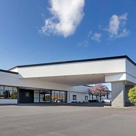 The Lux Hotel & Conference Center, Ascend Hotel Collection Waterloo Exterior foto
