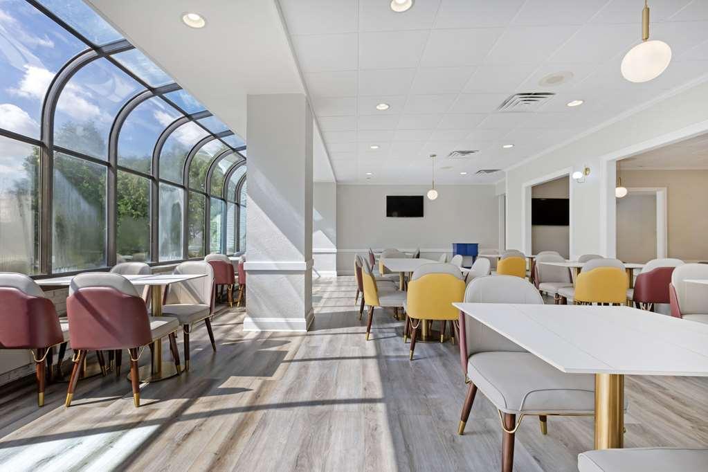 The Lux Hotel & Conference Center, Ascend Hotel Collection Waterloo Restaurante foto