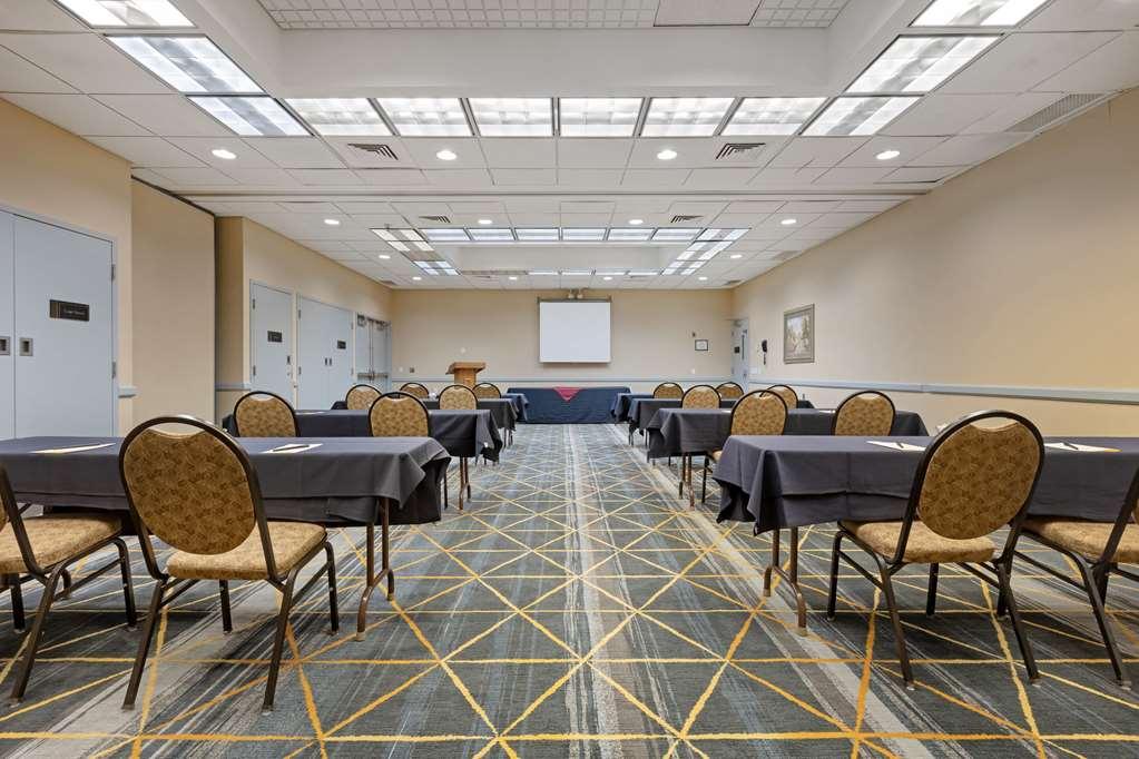 The Lux Hotel & Conference Center, Ascend Hotel Collection Waterloo Facilidades foto